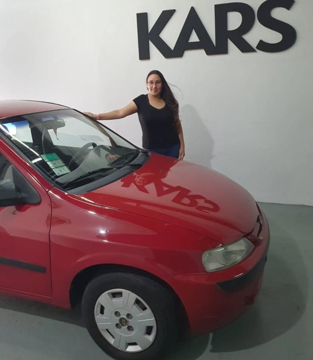Mujer con Peugeot